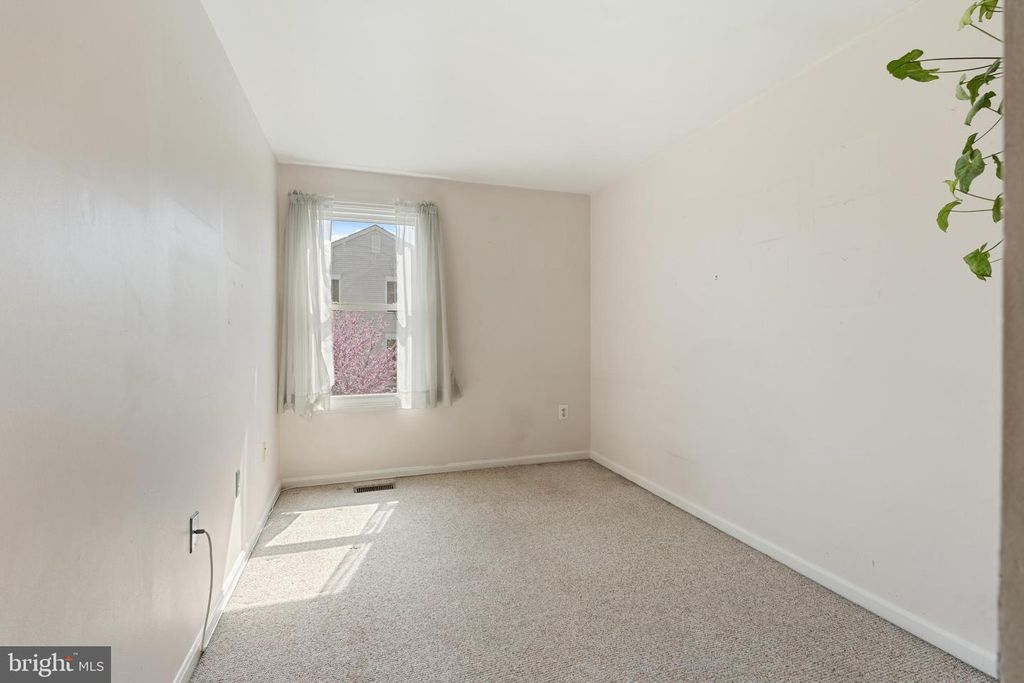 Image 19 of property listing at 5757 SUNSET VIEW LN, Frederick, MD 21703