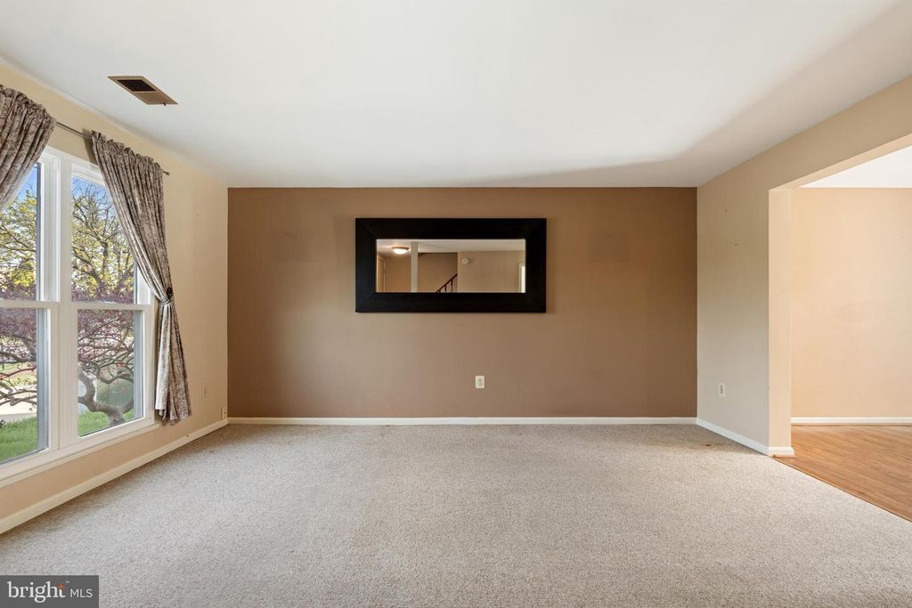 Image 4 of property listing at 5757 SUNSET VIEW LN, Frederick, MD 21703