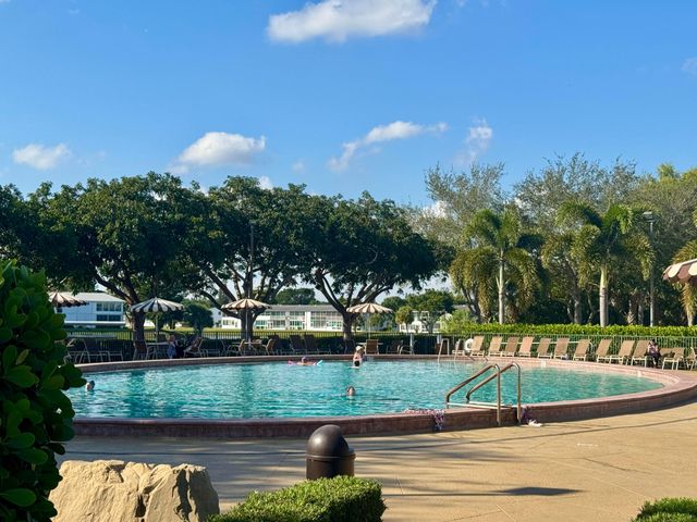 228 Canterbury J, West Palm Beach, FL 33417