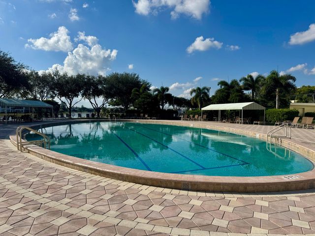 228 Canterbury J, West Palm Beach, FL 33417