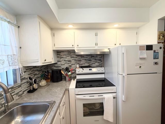 228 Canterbury J, West Palm Beach, FL 33417