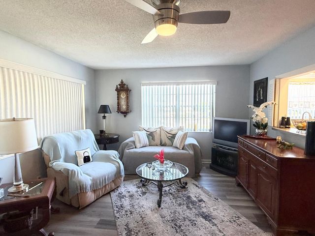 228 Canterbury J, West Palm Beach, FL 33417