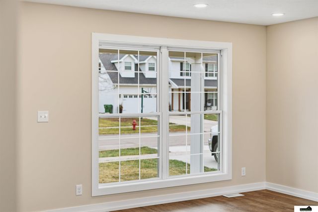 10831 N 136th Street, Waverly, NE 68462