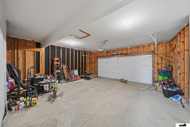 10831 N 136th Street, Waverly, NE 68462