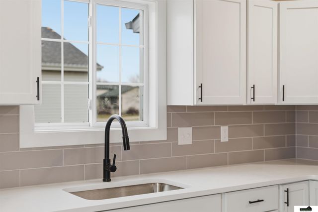 10831 N 136th Street, Waverly, NE 68462