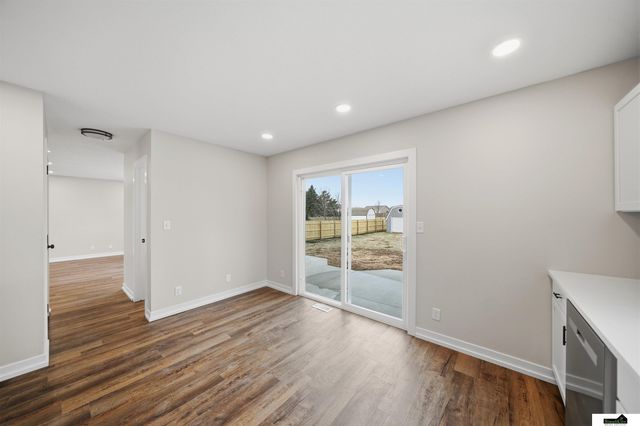 10831 N 136th Street, Waverly, NE 68462