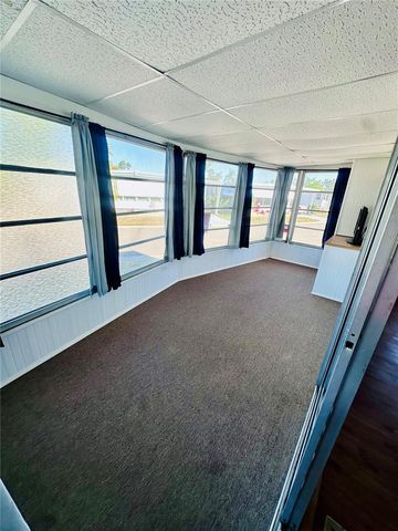 7901 40TH AVENUE N 32, St Petersburg, FL 33709