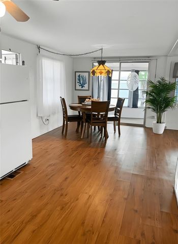 7901 40TH AVENUE N 32, St Petersburg, FL 33709