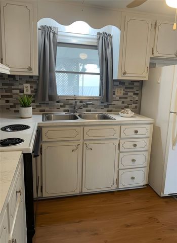 7901 40TH AVENUE N 32, St Petersburg, FL 33709