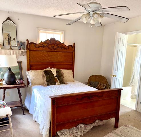 648 Stumphole Road, Elloree, SC 29047