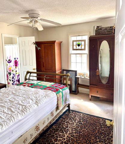 648 Stumphole Road, Elloree, SC 29047