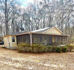 648 Stumphole Road, Elloree, SC 29047
