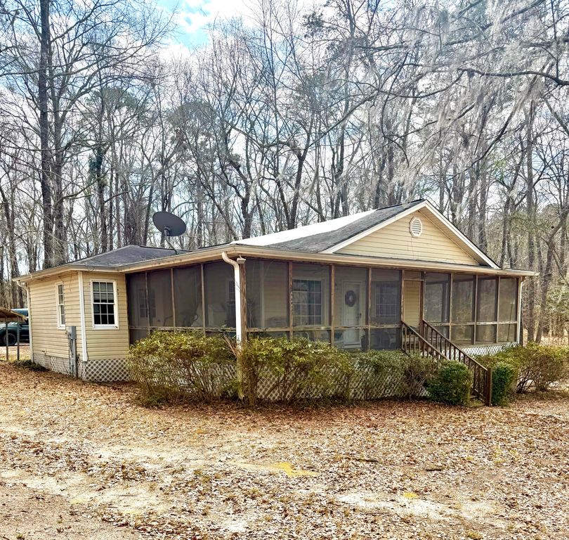 648 Stumphole Road, Elloree, SC 29047