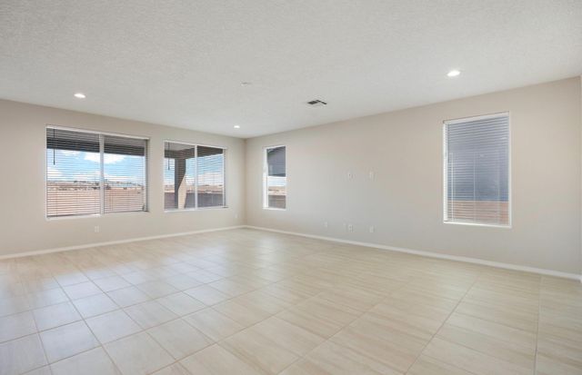 572 Amatista Loop SE, Rio Rancho, NM 87124