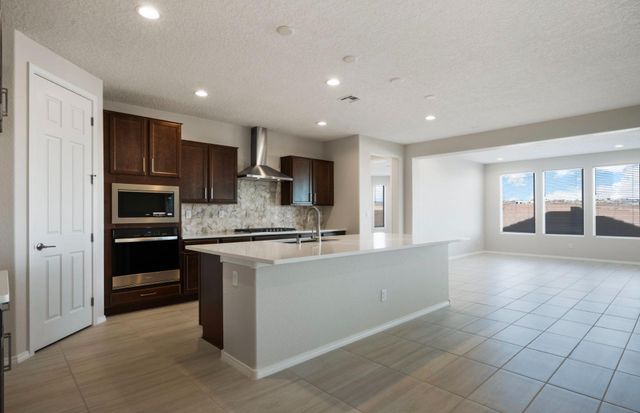 572 Amatista Loop SE, Rio Rancho, NM 87124