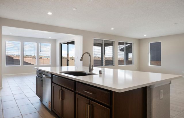 572 Amatista Loop SE, Rio Rancho, NM 87124