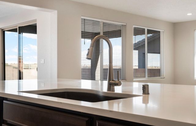 572 Amatista Loop SE, Rio Rancho, NM 87124