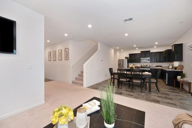 7000 Star Trail Way, Roseville, CA 95747