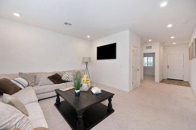 7000 Star Trail Way, Roseville, CA 95747