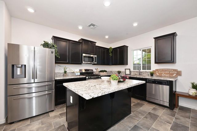 7000 Star Trail Way, Roseville, CA 95747