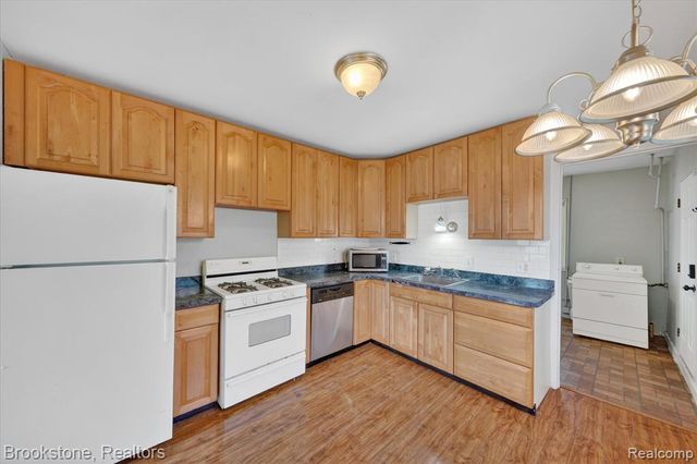 24304 Carlysle Street, Dearborn, MI 48124