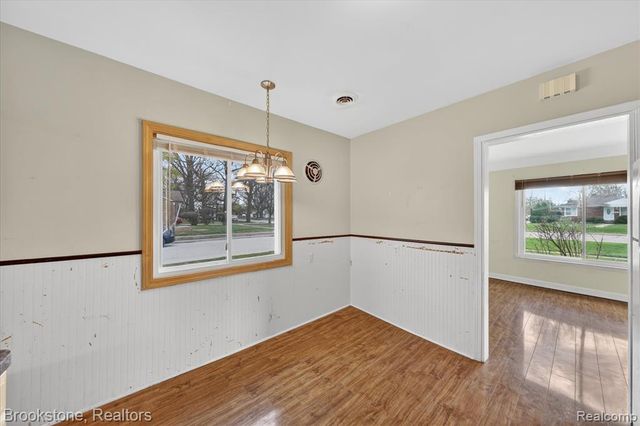 24304 Carlysle Street, Dearborn, MI 48124