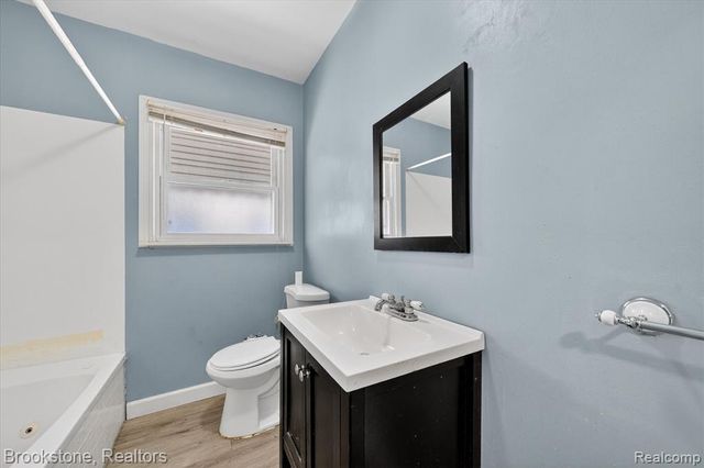 24304 Carlysle Street, Dearborn, MI 48124