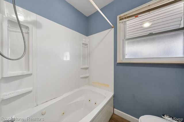 24304 Carlysle Street, Dearborn, MI 48124