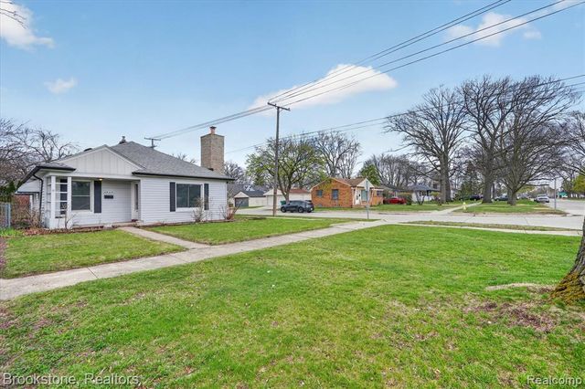 24304 Carlysle Street, Dearborn, MI 48124