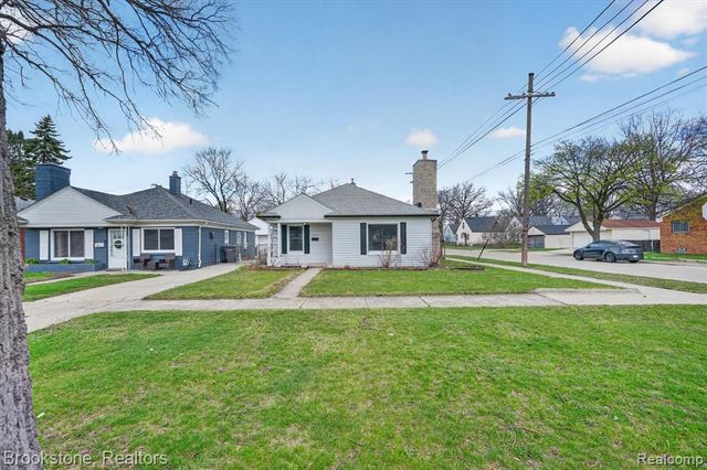 24304 Carlysle Street, Dearborn, MI 48124