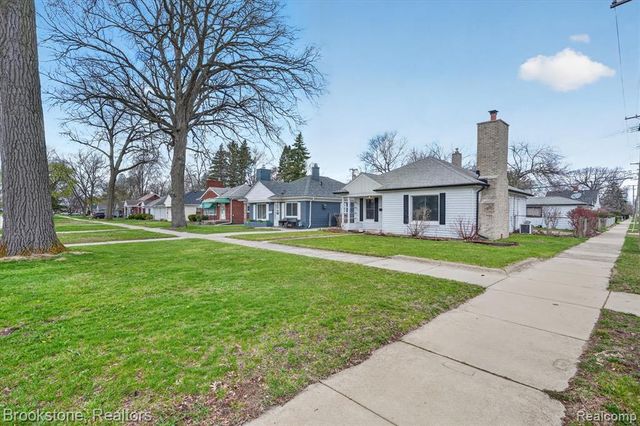 24304 Carlysle Street, Dearborn, MI 48124