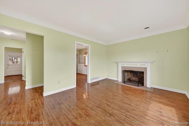 24304 Carlysle Street, Dearborn, MI 48124