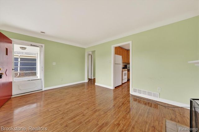 24304 Carlysle Street, Dearborn, MI 48124