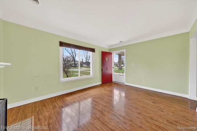 24304 Carlysle Street, Dearborn, MI 48124