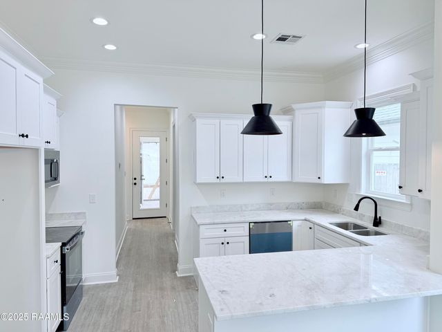 230 Berchman Oaks Drive, Lafayette, LA 70506