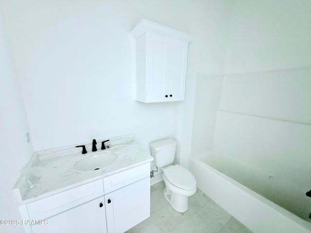 230 Berchman Oaks Drive, Lafayette, LA 70506