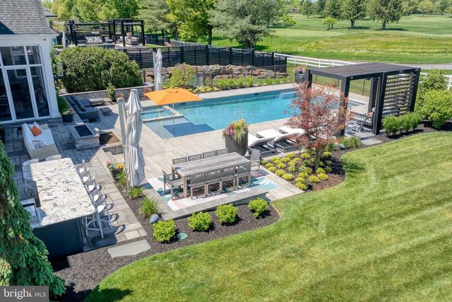 685 FLEETWOOD DR, Lititz, PA 17543