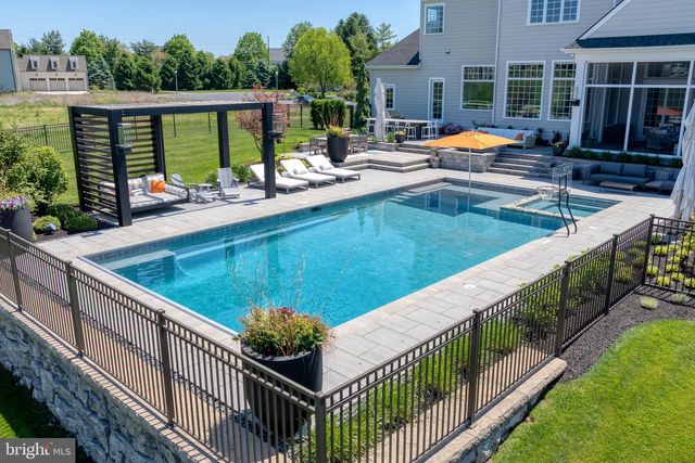 685 FLEETWOOD DR, Lititz, PA 17543