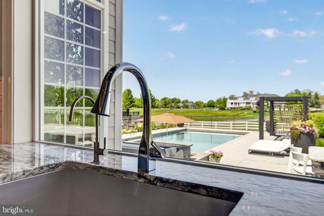 685 FLEETWOOD DR, Lititz, PA 17543