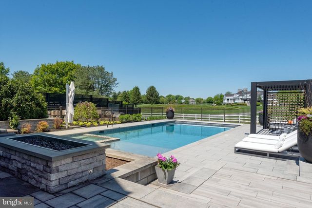 685 FLEETWOOD DR, Lititz, PA 17543
