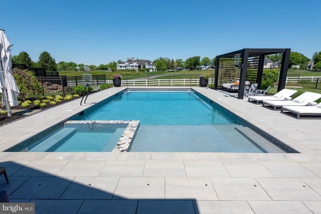 685 FLEETWOOD DR, Lititz, PA 17543