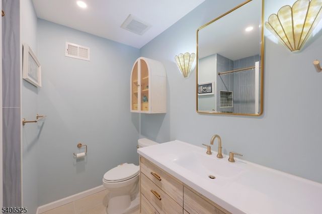 18 Birchwood Ln, North Haledon Boro, NJ 07508