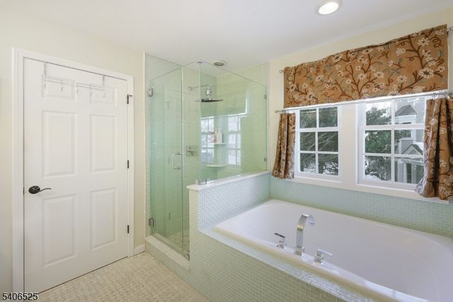 18 Birchwood Ln, North Haledon Boro, NJ 07508