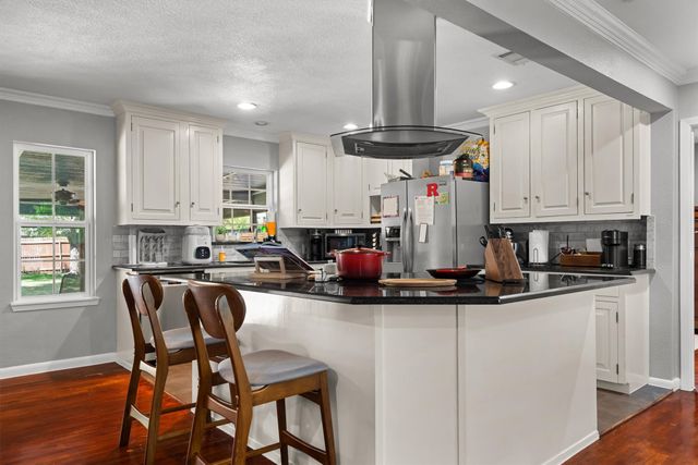 1228 S Pine Street, Grapevine, TX 76051