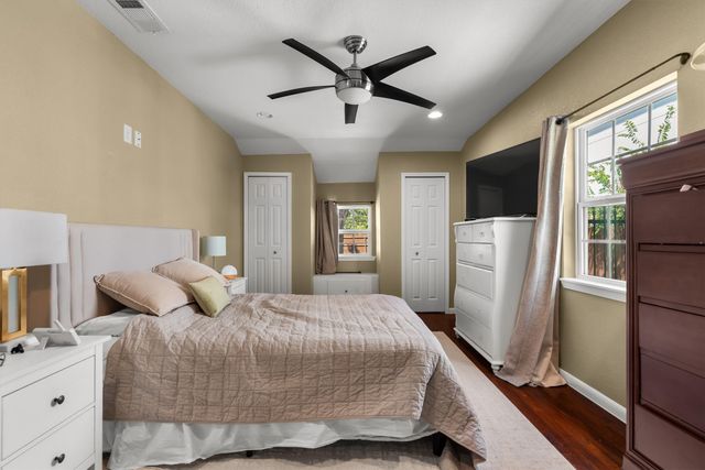 1228 S Pine Street, Grapevine, TX 76051