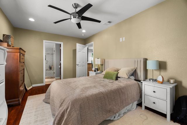 1228 S Pine Street, Grapevine, TX 76051
