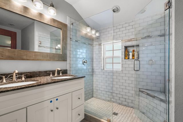 1228 S Pine Street, Grapevine, TX 76051