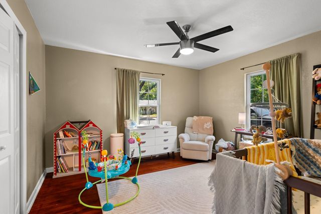1228 S Pine Street, Grapevine, TX 76051