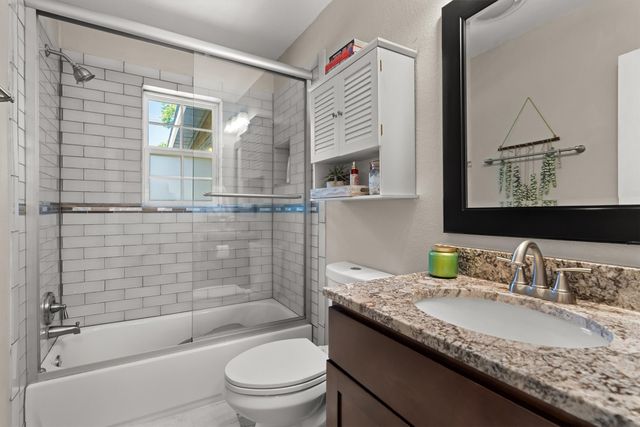 1228 S Pine Street, Grapevine, TX 76051