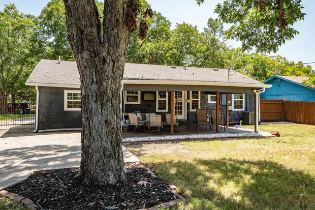 1228 S Pine Street, Grapevine, TX 76051